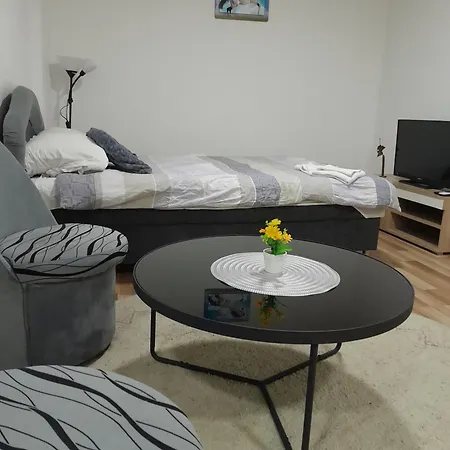 Sleep And Drive No7 Apartment